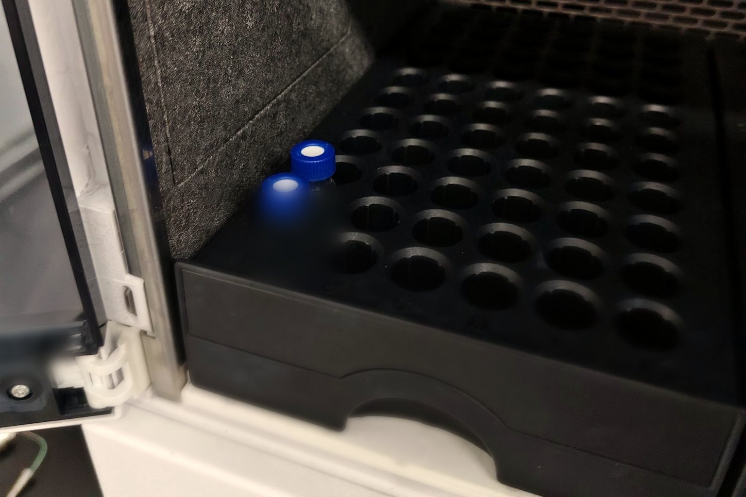 Autosampler tray